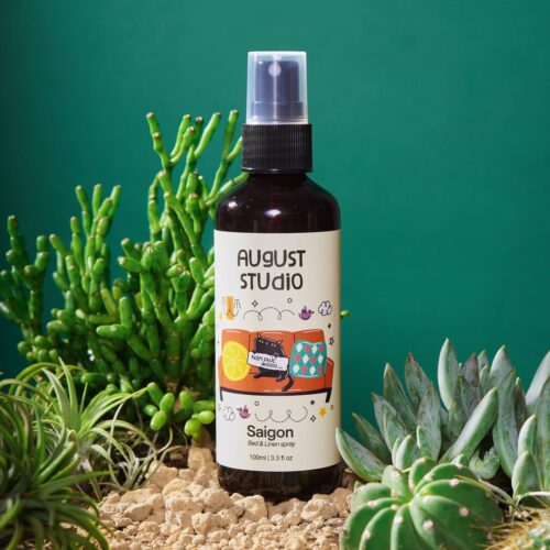 Xịt Thơm Đa Năng Bed & Linen Spray Saigon – August Studio | Khử Mùi Vải, Hương Thiên Nhiên, Dịu Êm