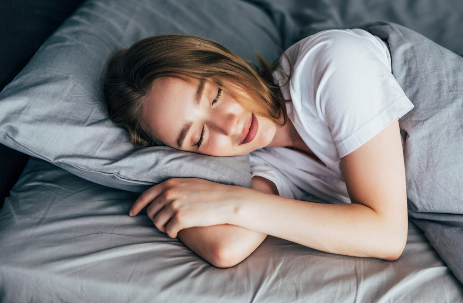 Lợi Ích Của Tinh Dầu Thiên Nhiên Trong Hỗ Trợ Giấc Ngủ