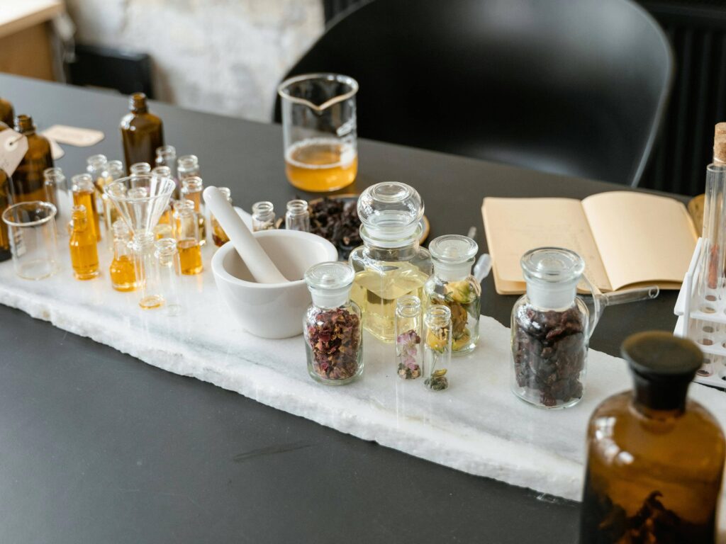 Phối mùi (blending) là nghệ thuật kết hợp các loại tinh dầu thiên nhiên