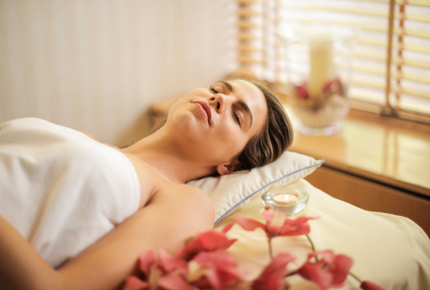 Tinh dầu Peppermint giúp làm sạch da, giảm mụn nhờ đặc tính kháng khuẩn.
