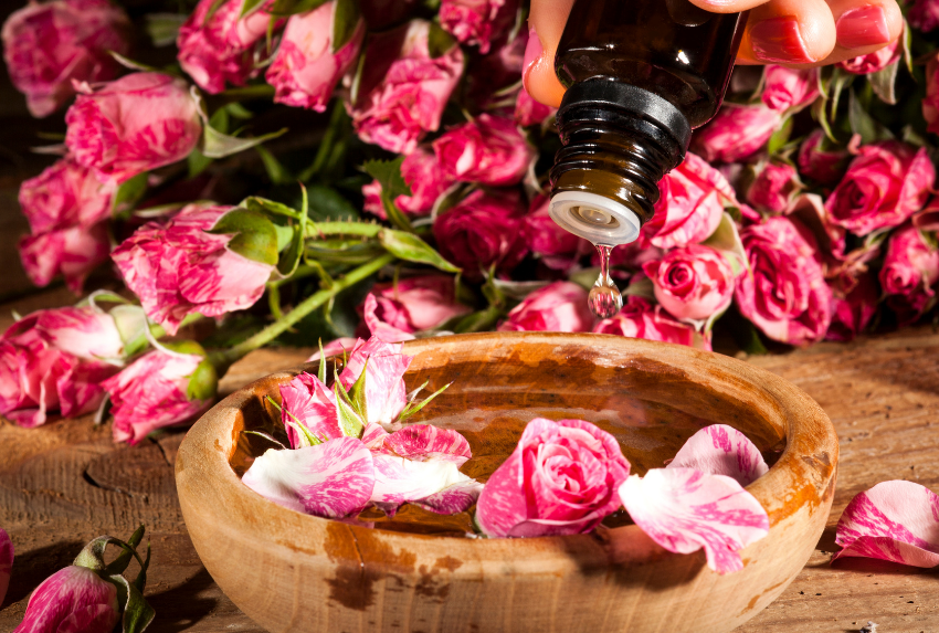 Thực hành đều đặn sẽ giúp tinh dầu hoa hồng nguyên chất để manifest tự tin bản thân phát huy hiệu quả rõ rệt
